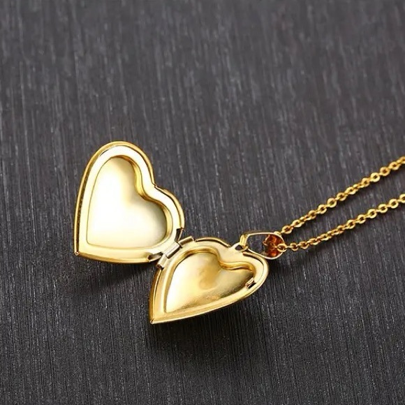 Heart Locket Necklace NEW - Picture 2 of 3